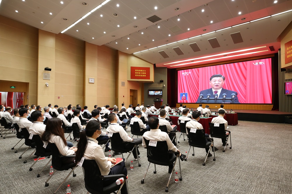 上海本部120人集中收看党的二十大开幕 (2).jpg